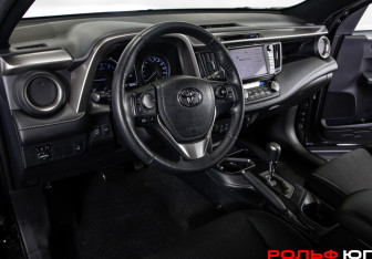Подержанный автомобиль Toyota RAV4 2018 года (16 фото)