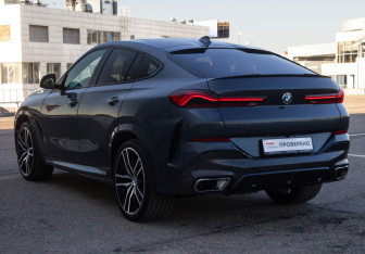 Подержанный автомобиль BMW X6 2021 года (7 фото)