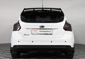 Подержанный автомобиль Ford Focus Hatchback 2011 года (6 фото)