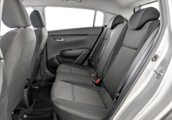 Подержанный автомобиль Kia Rio Hatchback 2021 года (12 фото)