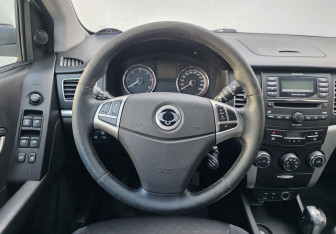 Подержанный автомобиль SsangYong Actyon 2011 года (12 фото)