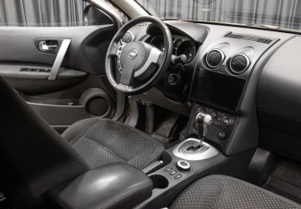 Подержанный автомобиль Nissan Qashqai 2008 года (12 фото)