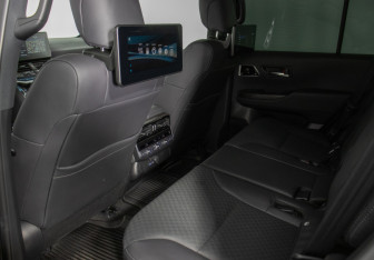 Подержанный автомобиль Toyota Land Cruiser Suv 2023 года (11 фото)