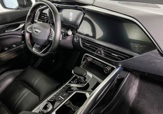 Подержанный автомобиль Geely Tugella 2023 года (9 фото)