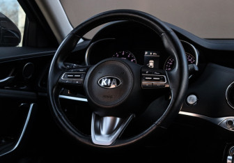 Подержанный автомобиль Kia Stinger 2021 года (11 фото)