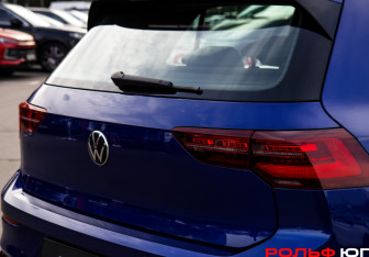 Подержанный автомобиль Volkswagen Golf Hatchback 2021 года (22 фото)