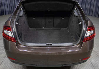 Подержанный автомобиль Skoda Octavia Liftback 2017 года (10 фото)