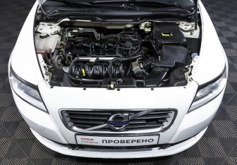 Подержанный автомобиль Volvo S40 2010 года (9 фото)