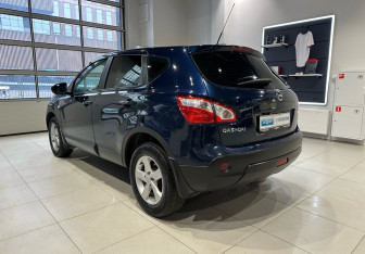 Подержанный автомобиль Nissan Qashqai 2011 года (6 фото)