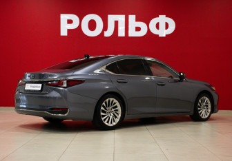 Подержанный автомобиль Lexus ES 2019 года (5 фото)