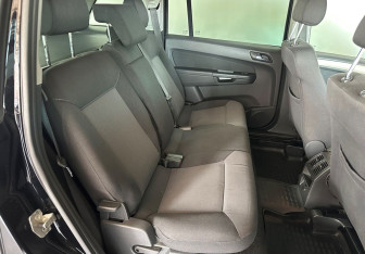 Подержанный автомобиль Opel Zafira Compactvan 2008 года (19 фото)