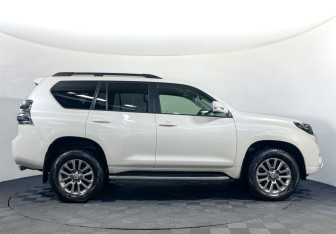 Подержанный автомобиль Toyota Land Cruiser Prado 2017 года (4 фото)