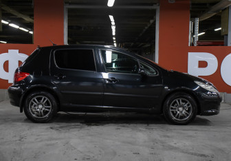 Подержанный автомобиль Peugeot 307 Hatchback 2007 года (4 фото)
