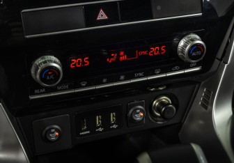 Подержанный автомобиль Mitsubishi Montero Sport 2022 года (17 фото)