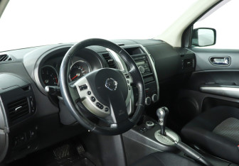 Подержанный автомобиль Nissan X-Trail 2010 года (13 фото)