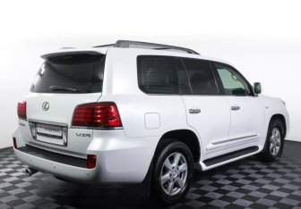 Подержанный автомобиль Lexus LX 2011 года (5 фото)