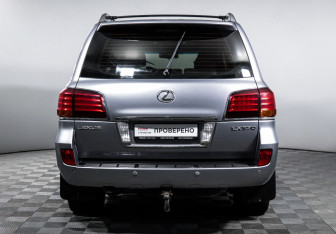 Подержанный автомобиль Lexus LX 2010 года (6 фото)