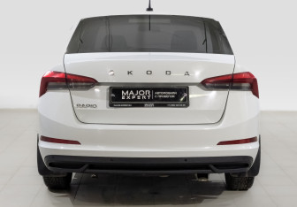 Подержанный автомобиль Skoda Rapid Liftback 2021 года (6 фото)