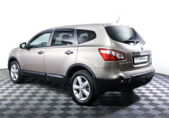 Подержанный автомобиль Nissan Qashqai+2 2011 года (7 фото)