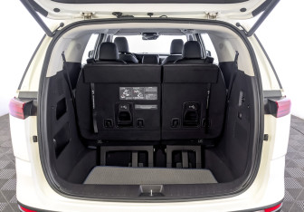 Подержанный автомобиль Kia Carnival 2022 года (27 фото)