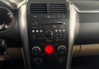 Подержанный автомобиль Suzuki Grand Vitara 2013 года (14 фото)