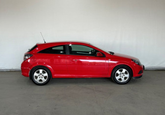 Подержанный автомобиль Opel Astra Hatchback 2009 года (8 фото)