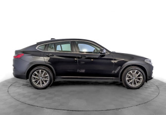 Подержанный автомобиль BMW X4 2020 года (4 фото)