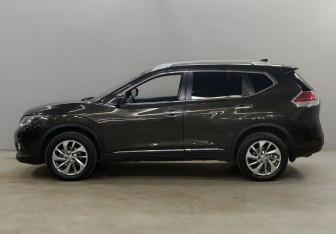 Подержанный автомобиль Nissan X-Trail 2017 года (8 фото)