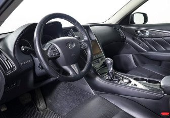 Подержанный автомобиль Infiniti Q50 2016 года (14 фото)