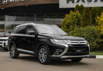 Подержанный автомобиль Mitsubishi Outlander 2016 года (2 фото)