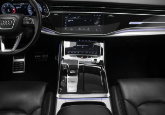 Подержанный автомобиль Audi Q7 2021 года (20 фото)
