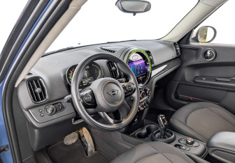 Подержанный автомобиль MINI Countryman 2021 года (16 фото)