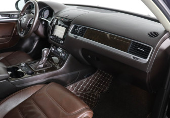 Подержанный автомобиль Volkswagen Touareg 2014 года (10 фото)