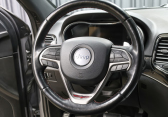 Подержанный автомобиль Jeep Grand Cherokee 2018 года (18 фото)