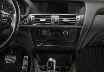Подержанный автомобиль BMW X3 2014 года (15 фото)