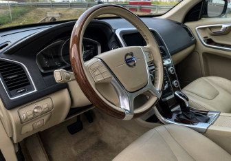 Подержанный автомобиль Volvo XC60 2014 года (13 фото)