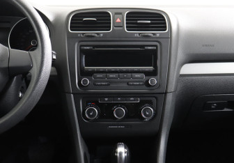 Подержанный автомобиль Volkswagen Golf Hatchback 2012 года (7 фото)