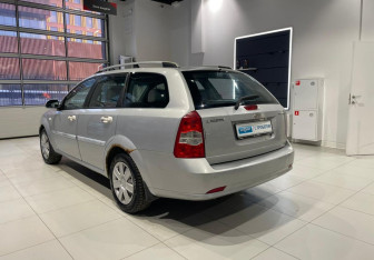 Подержанный автомобиль Chevrolet Lacetti Wagon 2008 года (6 фото)