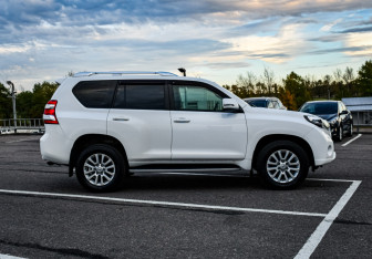 Подержанный автомобиль Toyota Land Cruiser Prado 2014 года (4 фото)