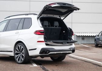 Подержанный автомобиль BMW X7 2023 года (40 фото)