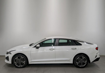 Подержанный автомобиль Kia K5 2022 года (8 фото)