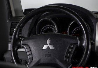 Подержанный автомобиль Mitsubishi Pajero 2014 года (13 фото)