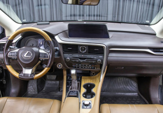 Подержанный автомобиль Lexus RX 2017 года (14 фото)