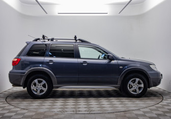 Подержанный автомобиль Mitsubishi Outlander 2006 года (6 фото)