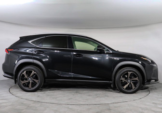 Подержанный автомобиль Lexus NX 2021 года (4 фото)