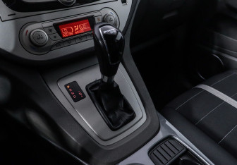 Подержанный автомобиль Ford Kuga 2012 года (10 фото)