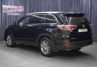 Подержанный автомобиль Toyota Highlander 2013 года (7 фото)