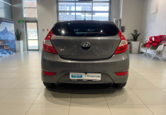 Подержанный автомобиль Hyundai Solaris Hatchback 2012 года (5 фото)