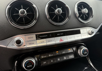 Подержанный автомобиль Kia Stinger 2018 года (13 фото)