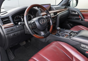 Подержанный автомобиль Lexus LX 2019 года (16 фото)